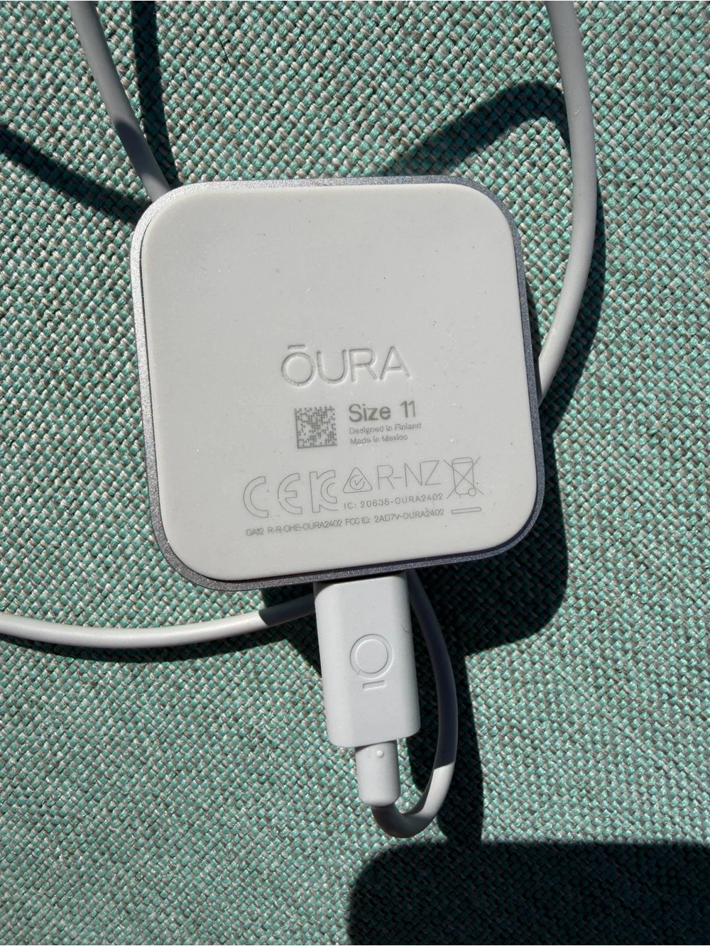 Oura Ring 4 in Silver with Charging Dock and Box